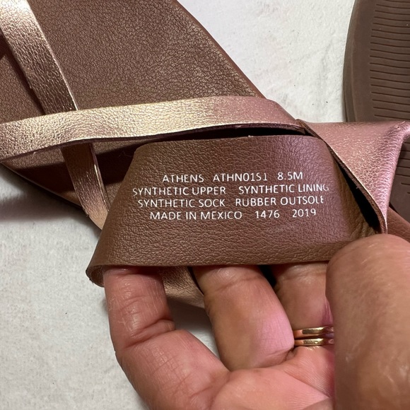 Steve Madden Athens rose gold sandals size 8.5  Athens Strappy Flat Faux Leather - Picture 10 of 16